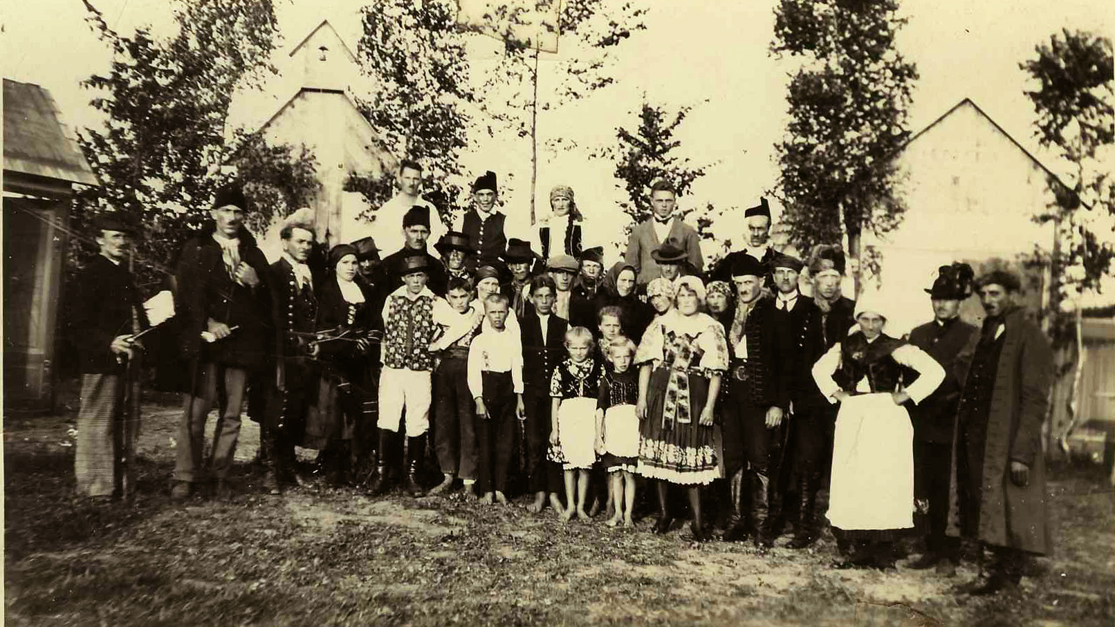 1. Křenovičtí ochotníci v Lesním divadle Naši furianti 1924